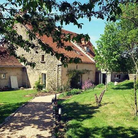 Le The Au Jardin Bed & Breakfast Saint-Julien-de-Civry Екстериор снимка