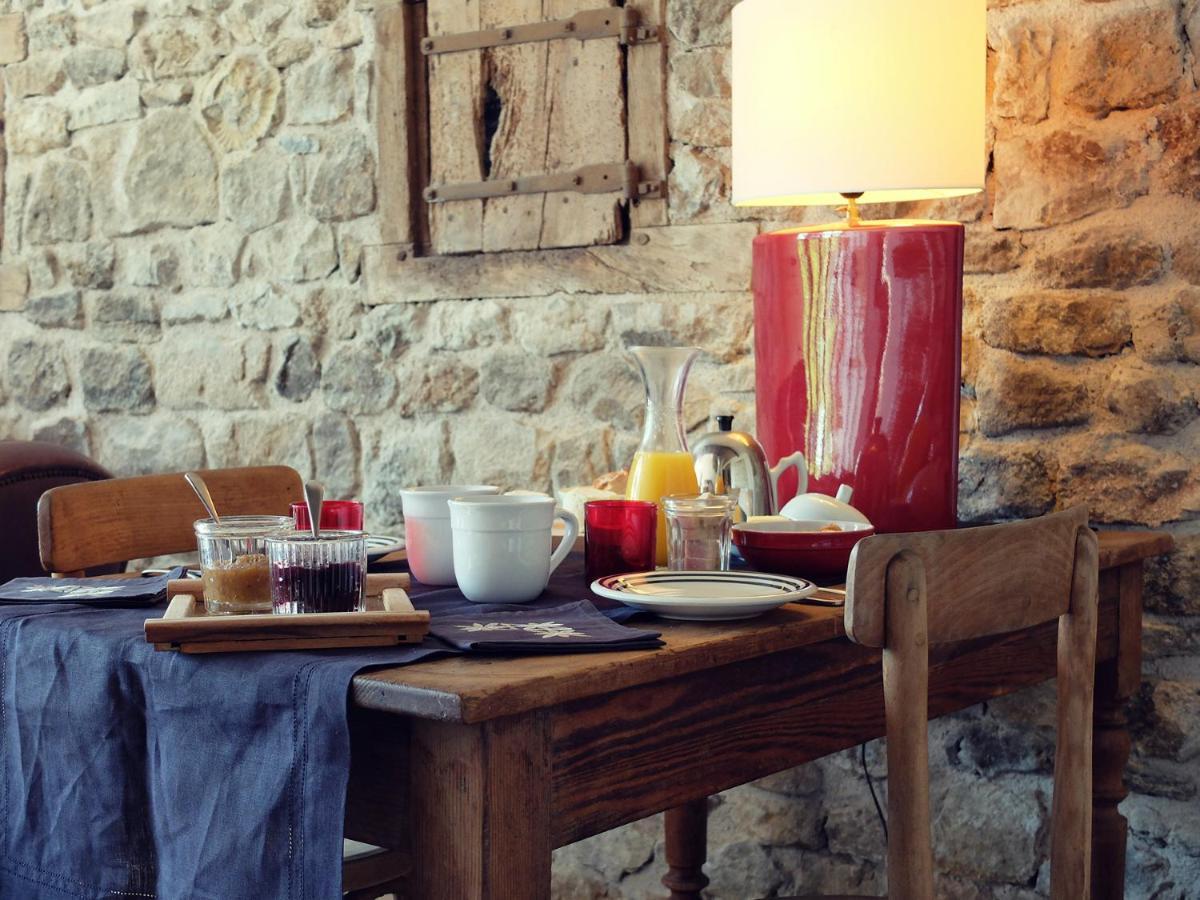 Le The Au Jardin Bed & Breakfast Saint-Julien-de-Civry Екстериор снимка